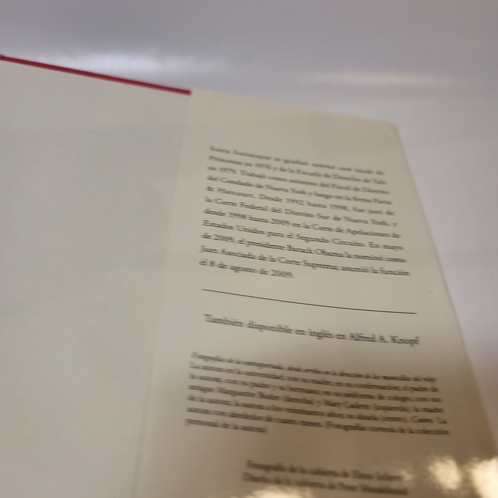 Spanish book used "My mundo adorado Sonia Sotomayor" book - Picture 9 of 13